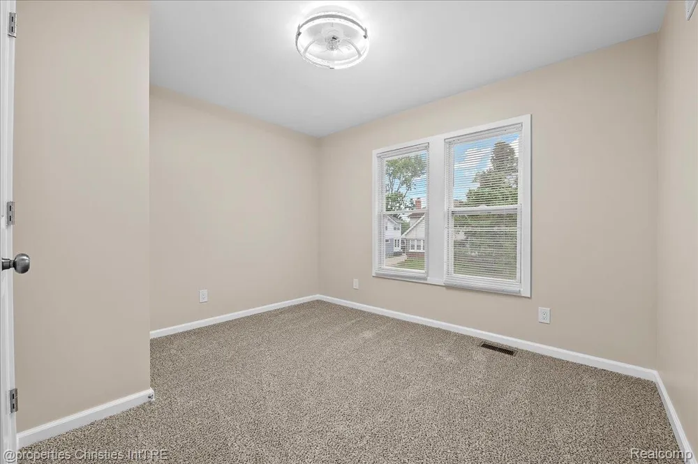 125 Alice Avenue Bloomfield Charter Township, MI 48302