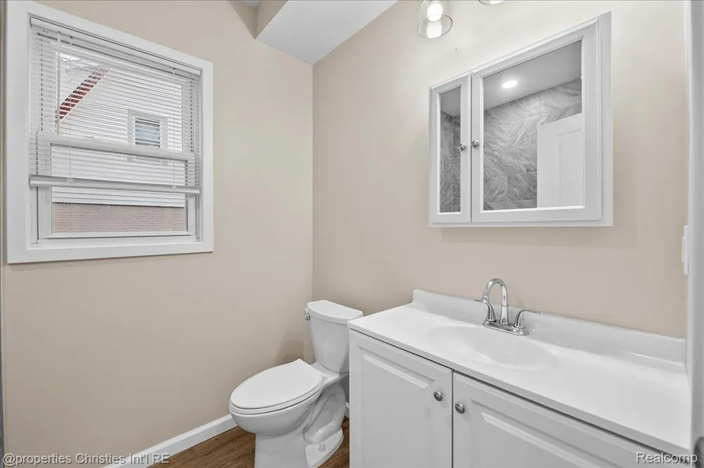 125 Alice Avenue Bloomfield Charter Township, MI 48302
