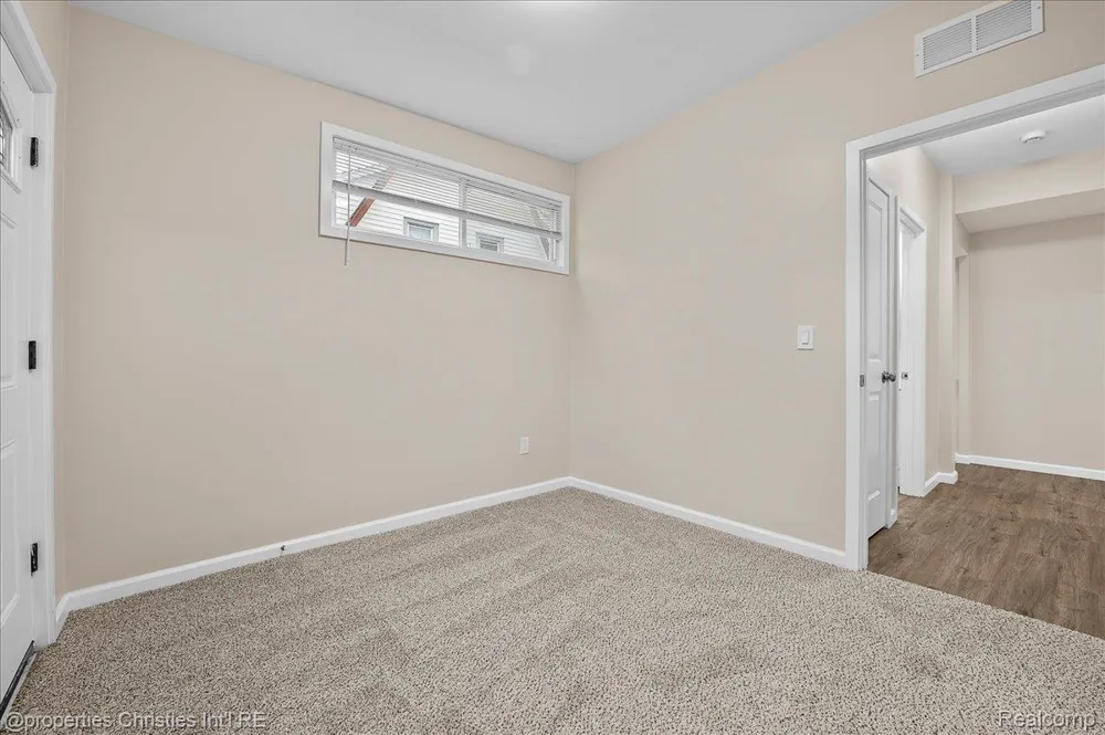 125 Alice Avenue Bloomfield Charter Township, MI 48302