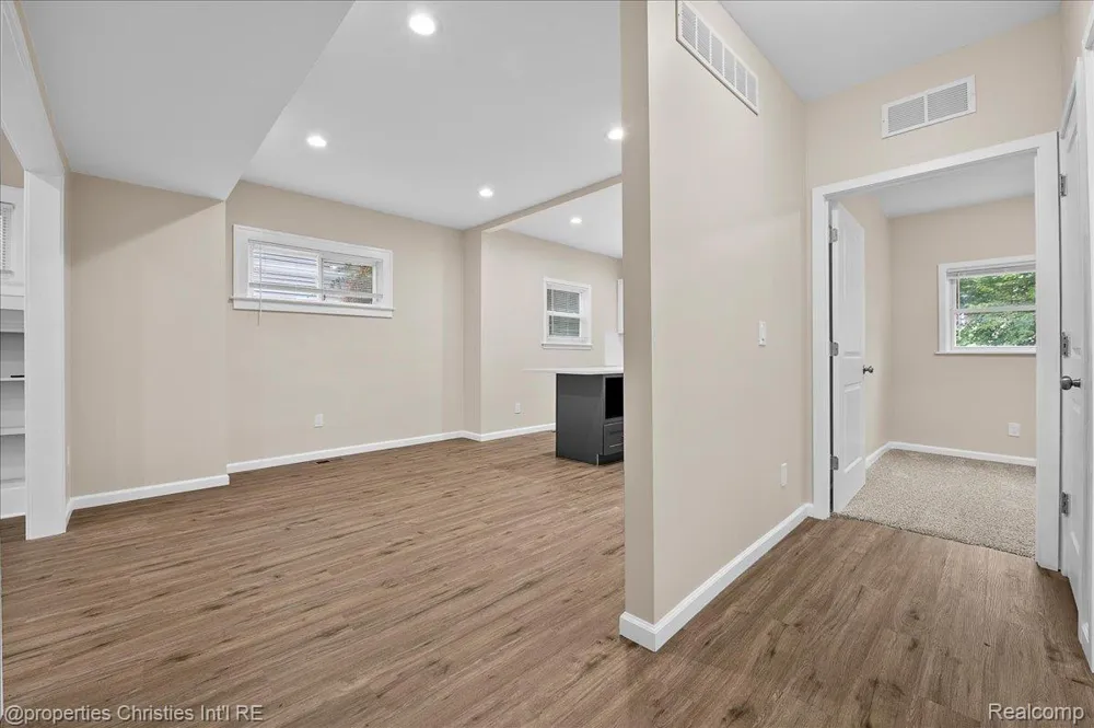 125 Alice Avenue Bloomfield Charter Township, MI 48302