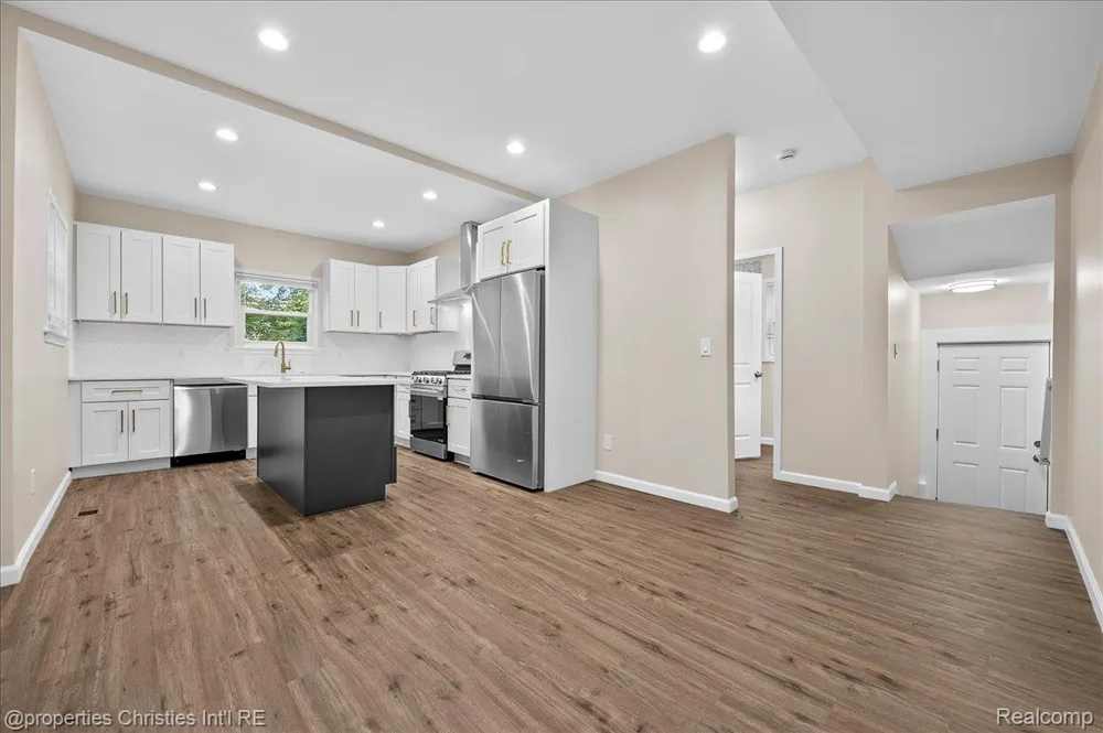 125 Alice Avenue Bloomfield Charter Township, MI 48302