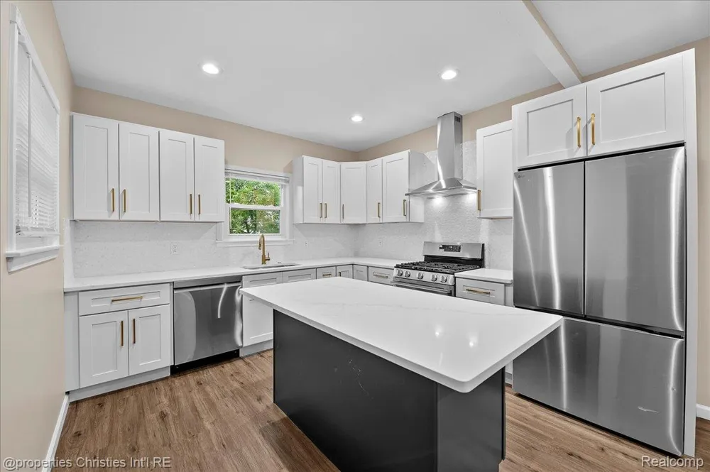 125 Alice Avenue Bloomfield Charter Township, MI 48302