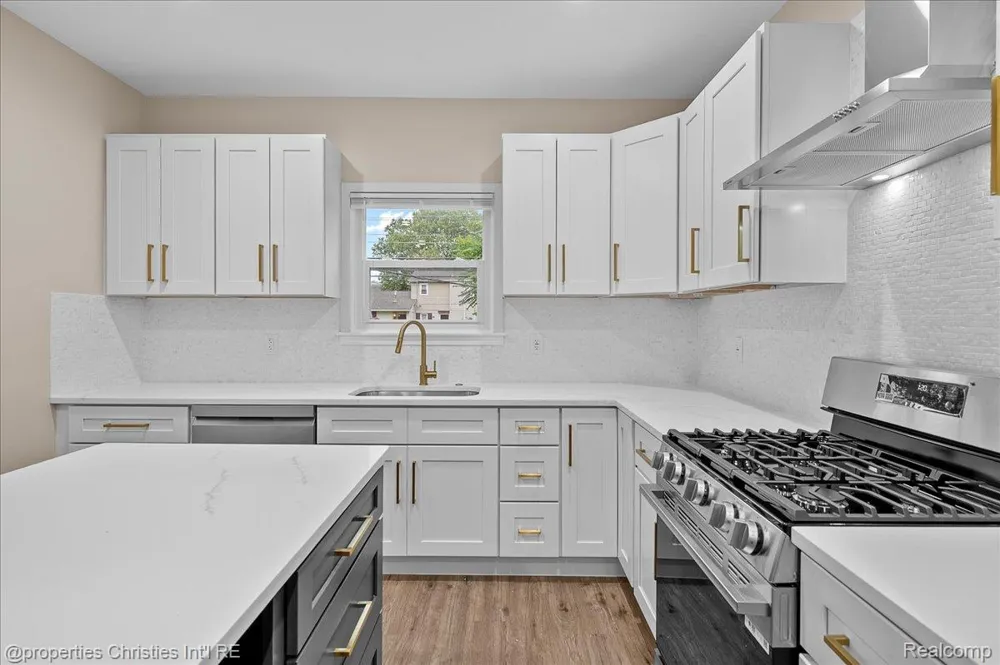 125 Alice Avenue Bloomfield Charter Township, MI 48302