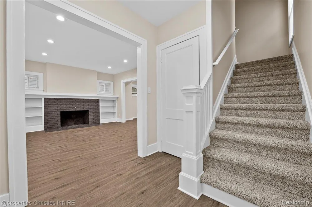 125 Alice Avenue Bloomfield Charter Township, MI 48302