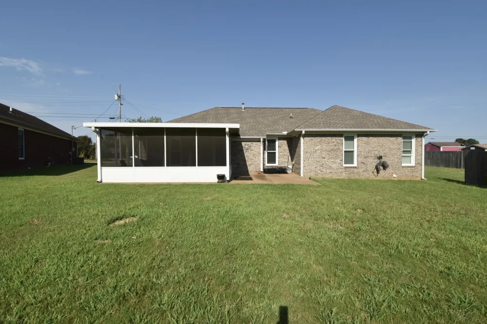 114 Roxbury Dr Jackson, TN 38305