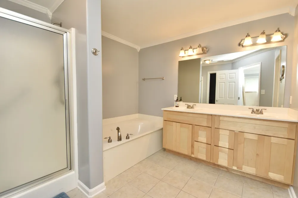 114 Roxbury Dr Jackson, TN 38305