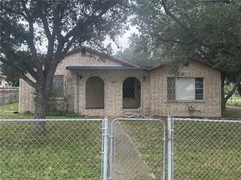 1401 E Henrietta Avenue