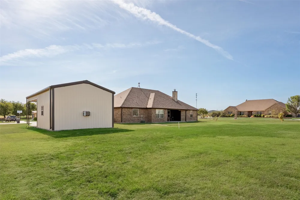 501 Hubbard Circle Nevada, TX 75173