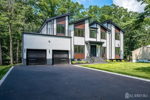 67 Falcon Road