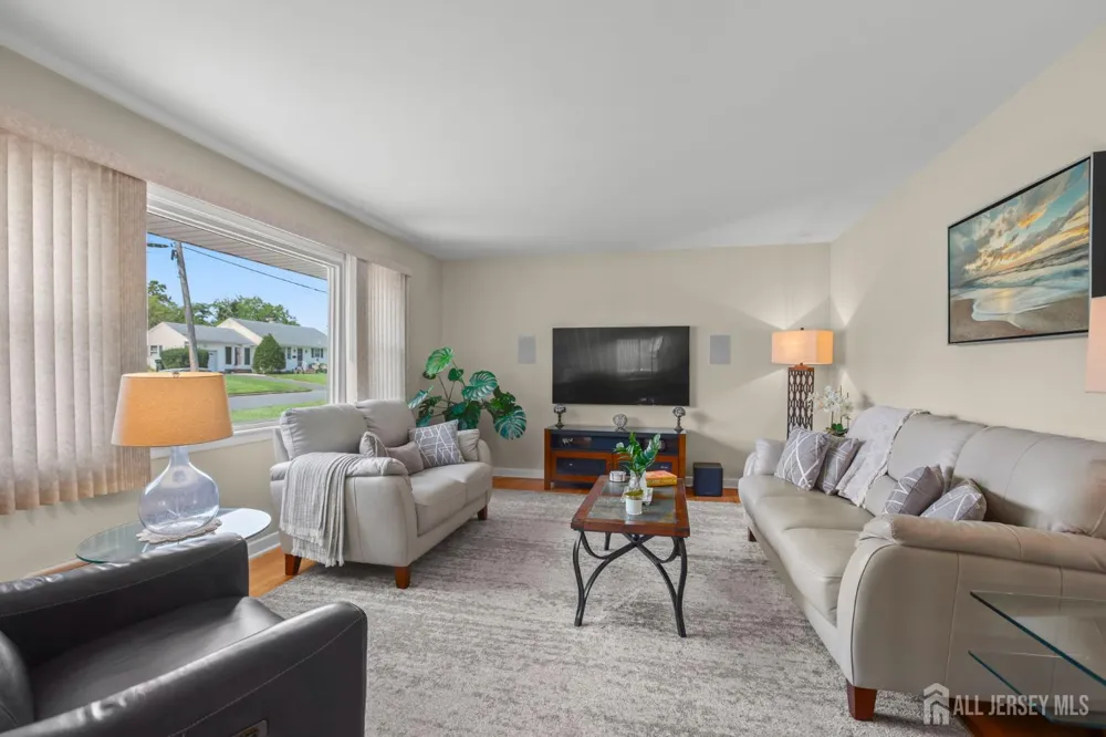 13 Briarwood Drive Franklin, NJ 08873