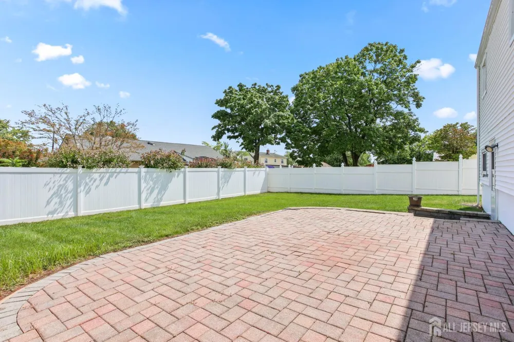 13 Briarwood Drive Franklin, NJ 08873