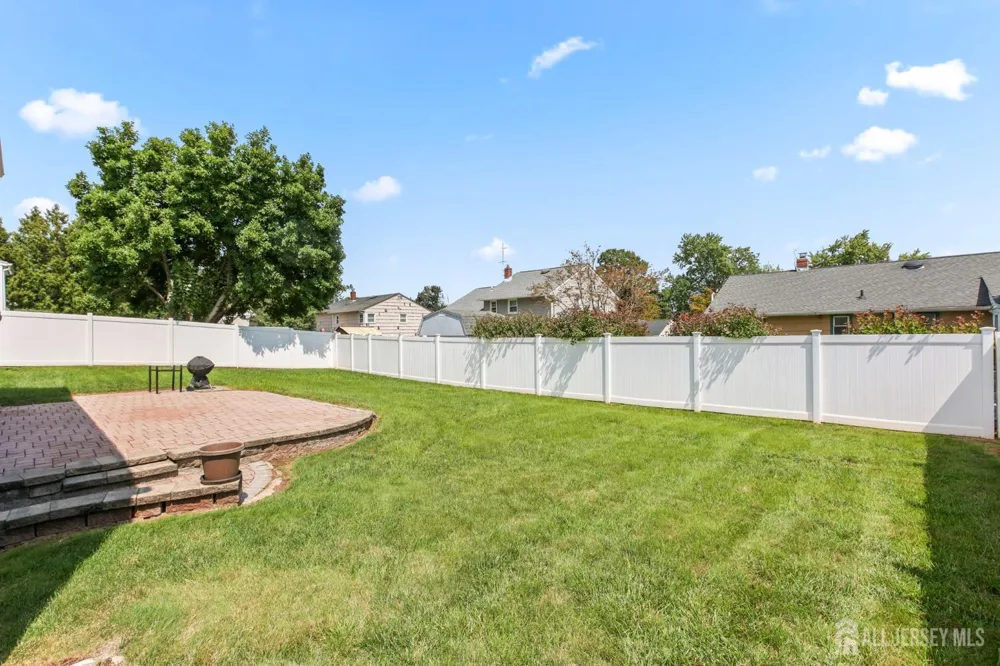 13 Briarwood Drive Franklin, NJ 08873