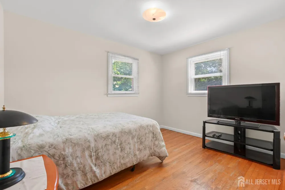 13 Briarwood Drive Franklin, NJ 08873