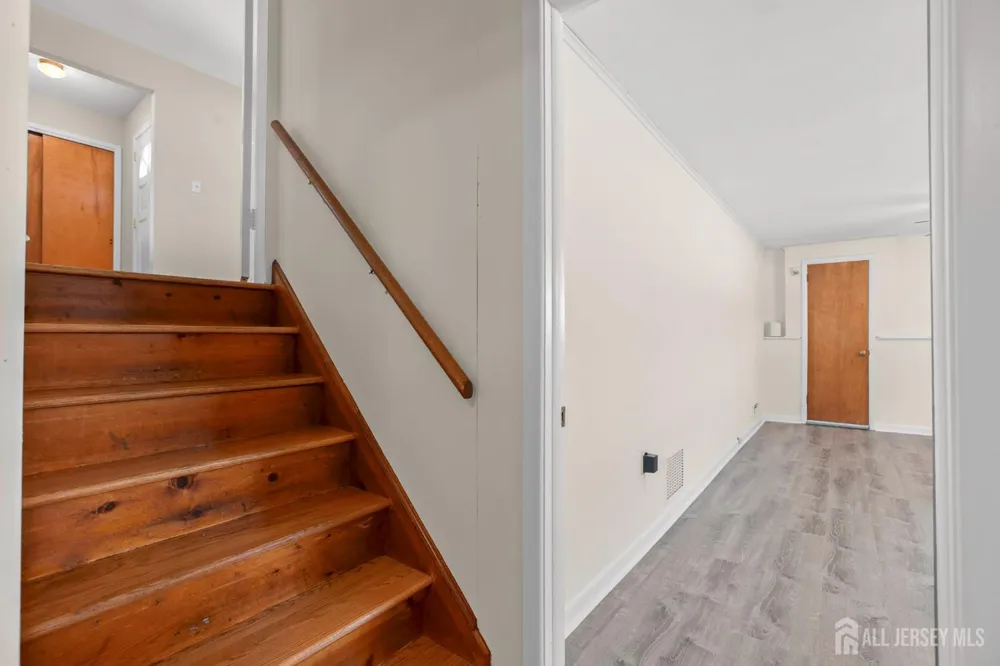 13 Briarwood Drive Franklin, NJ 08873