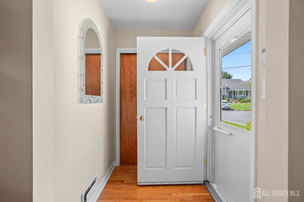 13 Briarwood Drive Franklin, NJ 08873