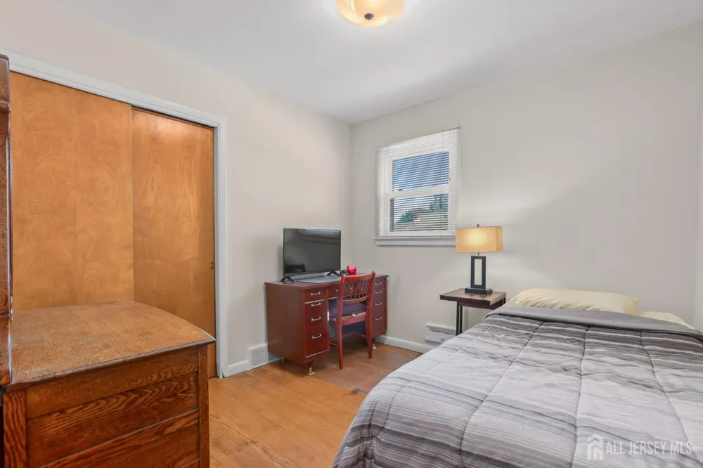 13 Briarwood Drive Franklin, NJ 08873