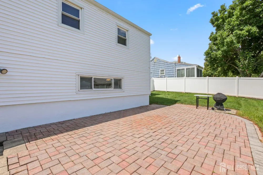 13 Briarwood Drive Franklin, NJ 08873