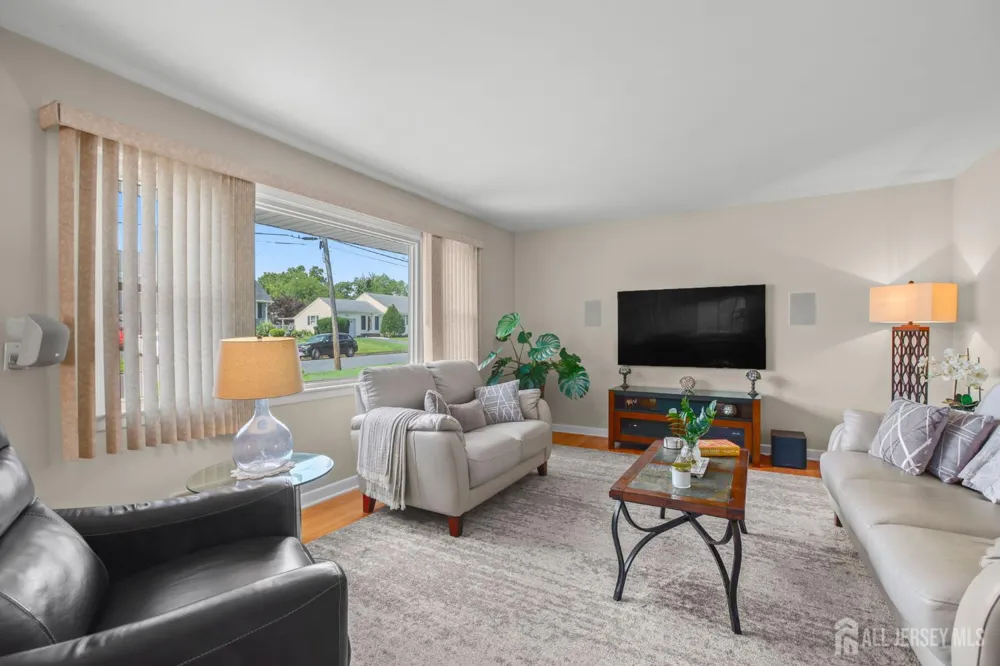 13 Briarwood Drive Franklin, NJ 08873