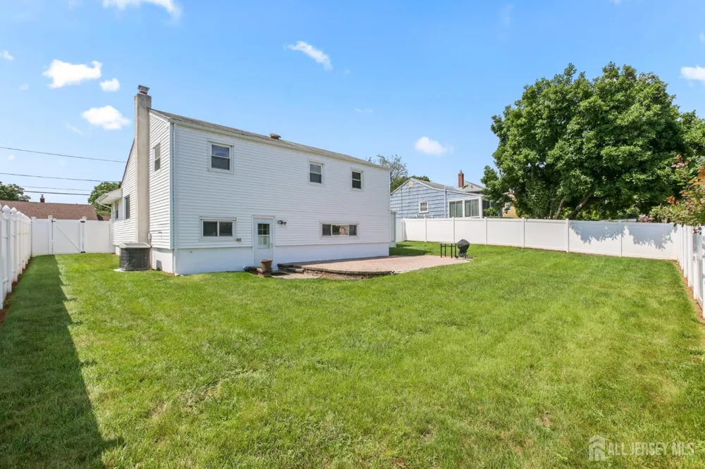 13 Briarwood Drive Franklin, NJ 08873