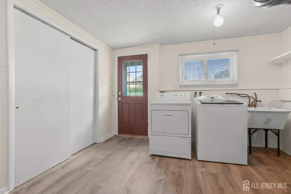 13 Briarwood Drive Franklin, NJ 08873