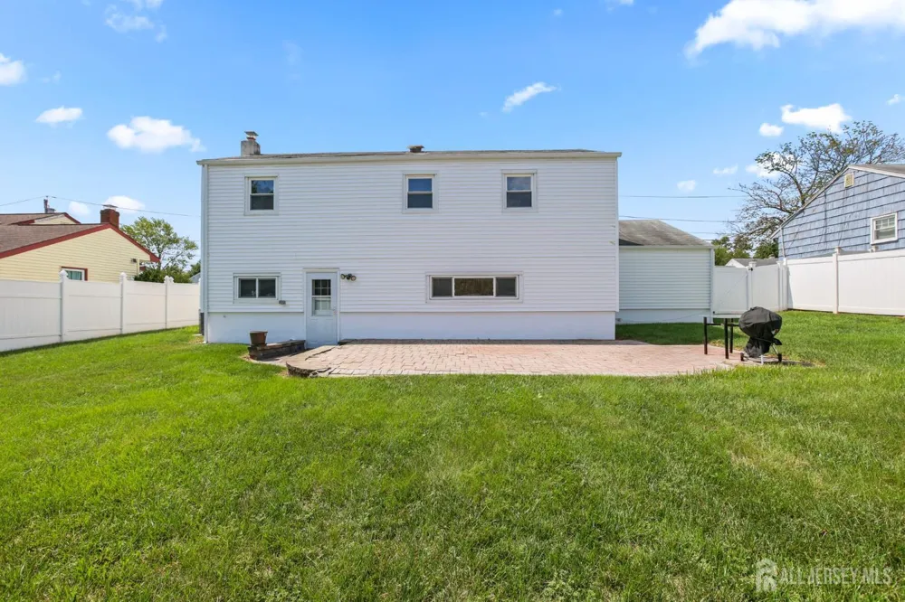 13 Briarwood Drive Franklin, NJ 08873