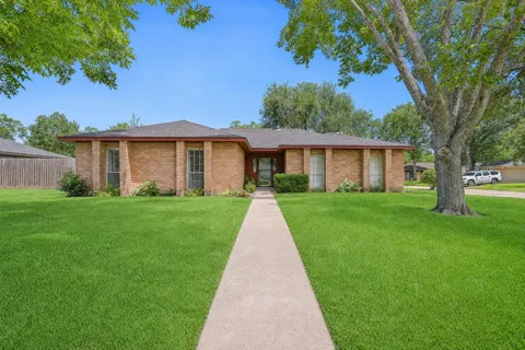 305 Castlelake Drive