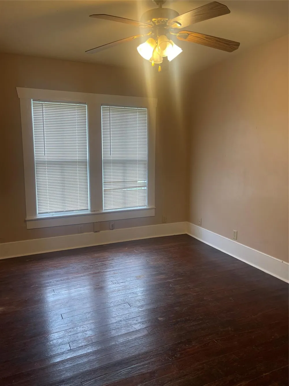 707 Avenue J Huntsville, TX 77320