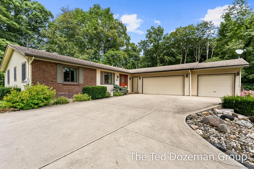 4517 Scenic Drive Hamilton, MI 49419