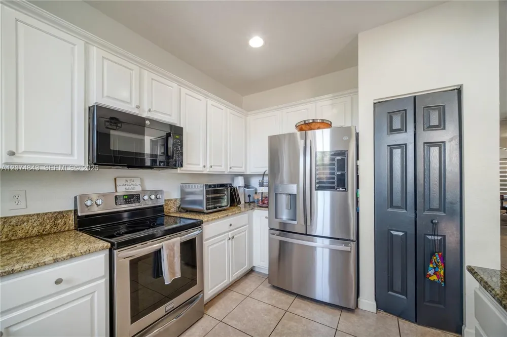 10334 NW 30th Ter Doral, FL 33172