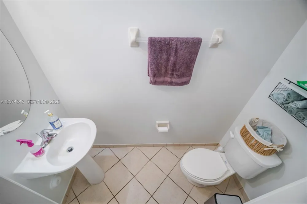 10334 NW 30th Ter Doral, FL 33172