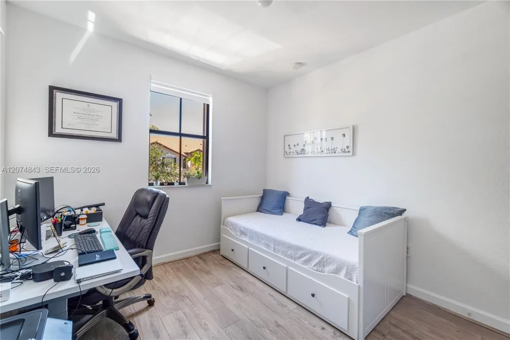 10334 NW 30th Ter Doral, FL 33172
