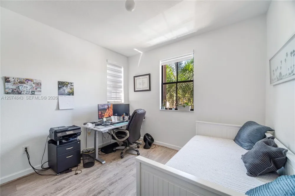 10334 NW 30th Ter Doral, FL 33172