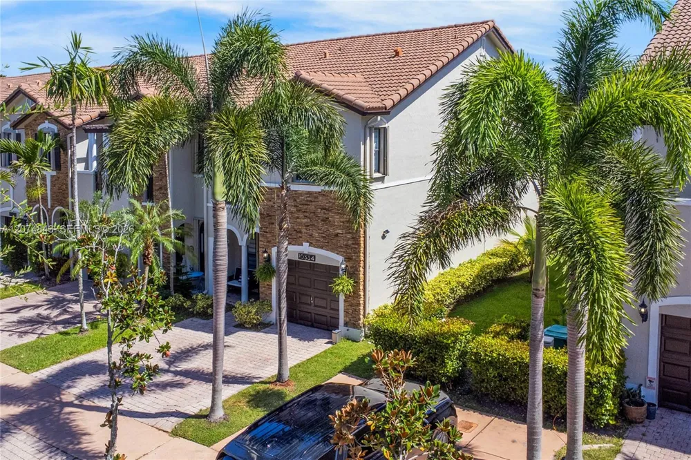 10334 NW 30th Ter Doral, FL 33172