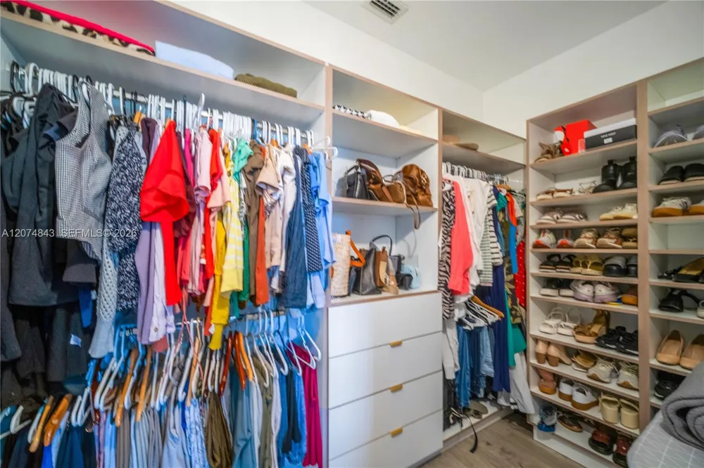 10334 NW 30th Ter Doral, FL 33172