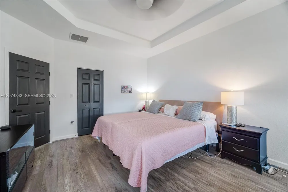 10334 NW 30th Ter Doral, FL 33172