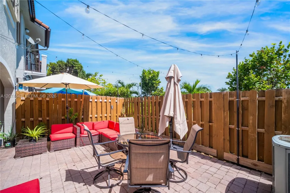 10334 NW 30th Ter Doral, FL 33172