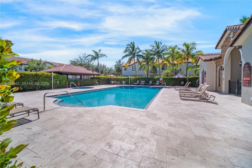 10334 NW 30th Ter Doral, FL 33172