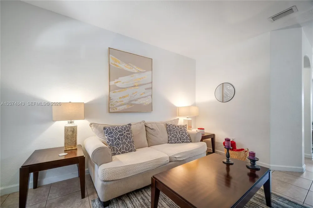 10334 NW 30th Ter Doral, FL 33172