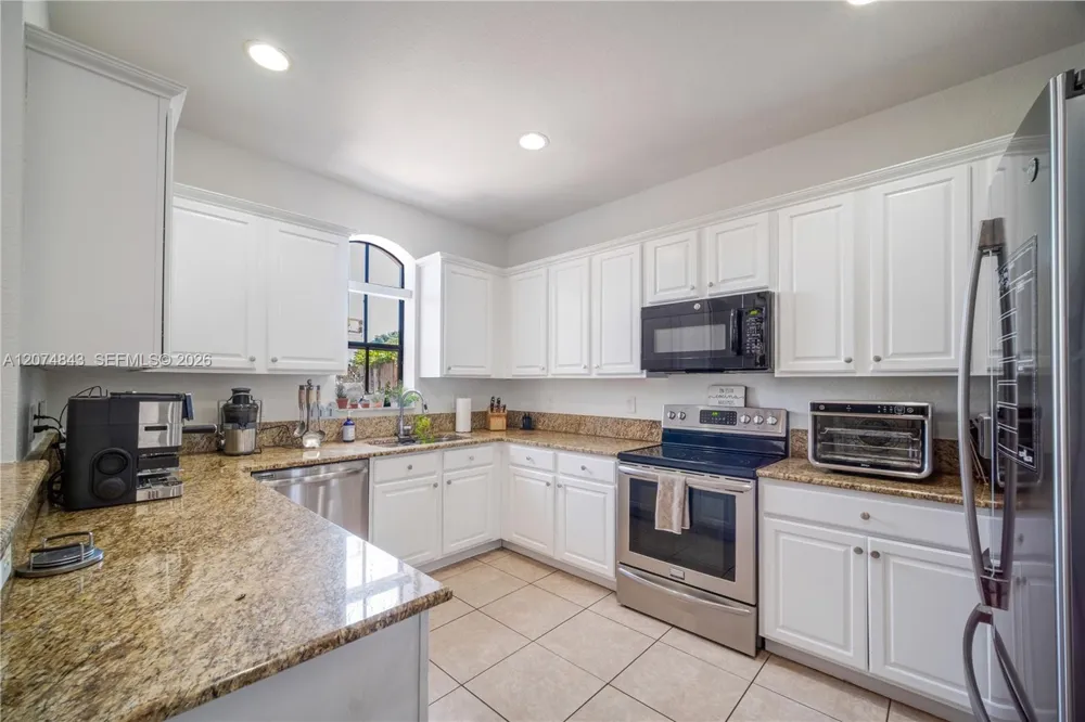 10334 NW 30th Ter Doral, FL 33172