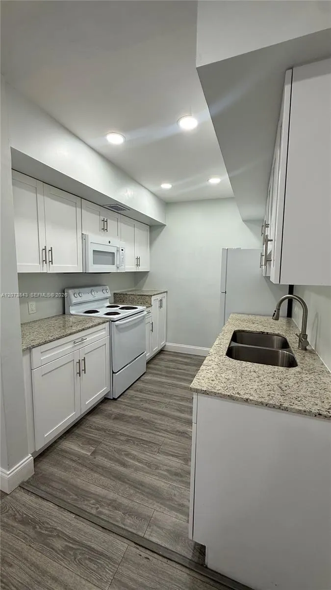 245 NE 191st St #3014 Miami, FL 33179