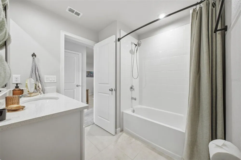 5636 SILVERBRIDGE TRAIL Bradenton, FL 34211