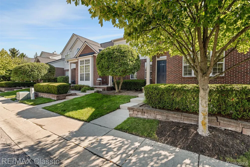 6104 Jasmine Drive Commerce Charter Township, MI 48390