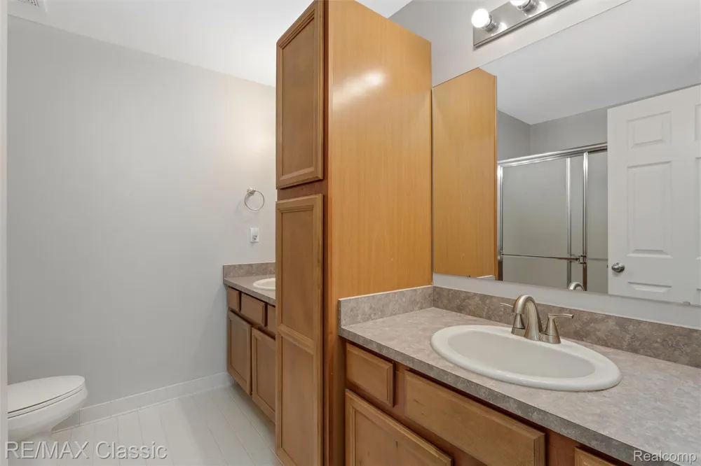 6104 Jasmine Drive Commerce Charter Township, MI 48390