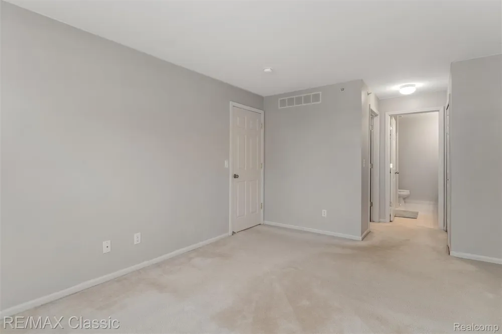 6104 Jasmine Drive Commerce Charter Township, MI 48390
