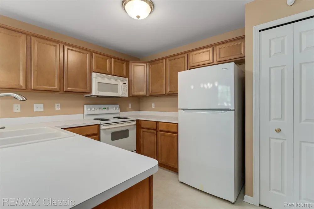 6104 Jasmine Drive Commerce Charter Township, MI 48390