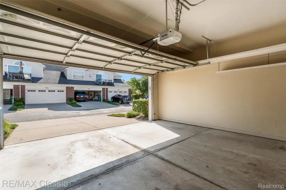 6104 Jasmine Drive Commerce Charter Township, MI 48390