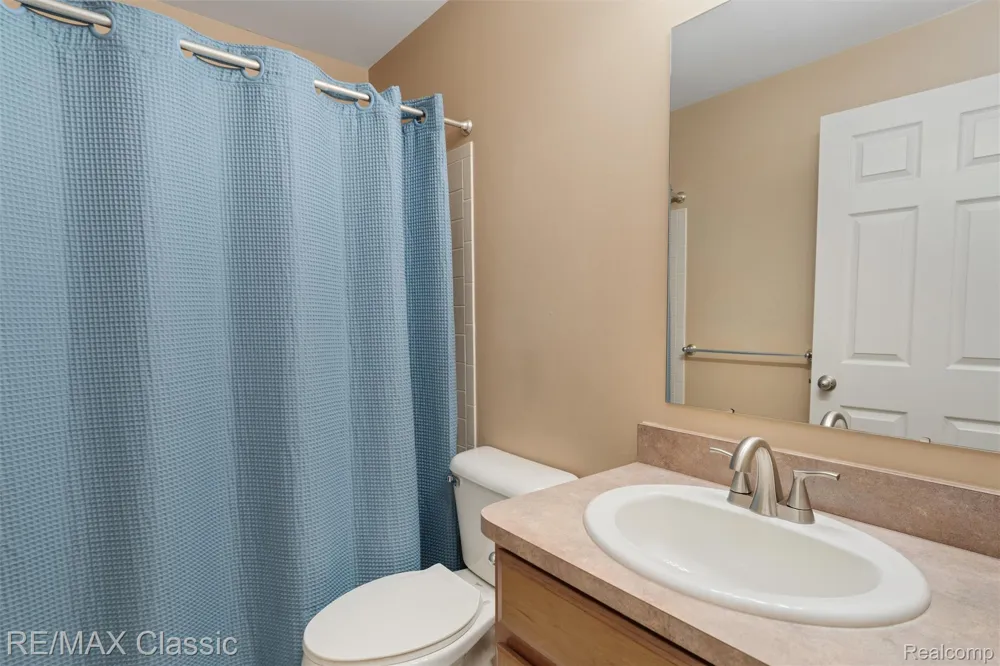 6104 Jasmine Drive Commerce Charter Township, MI 48390