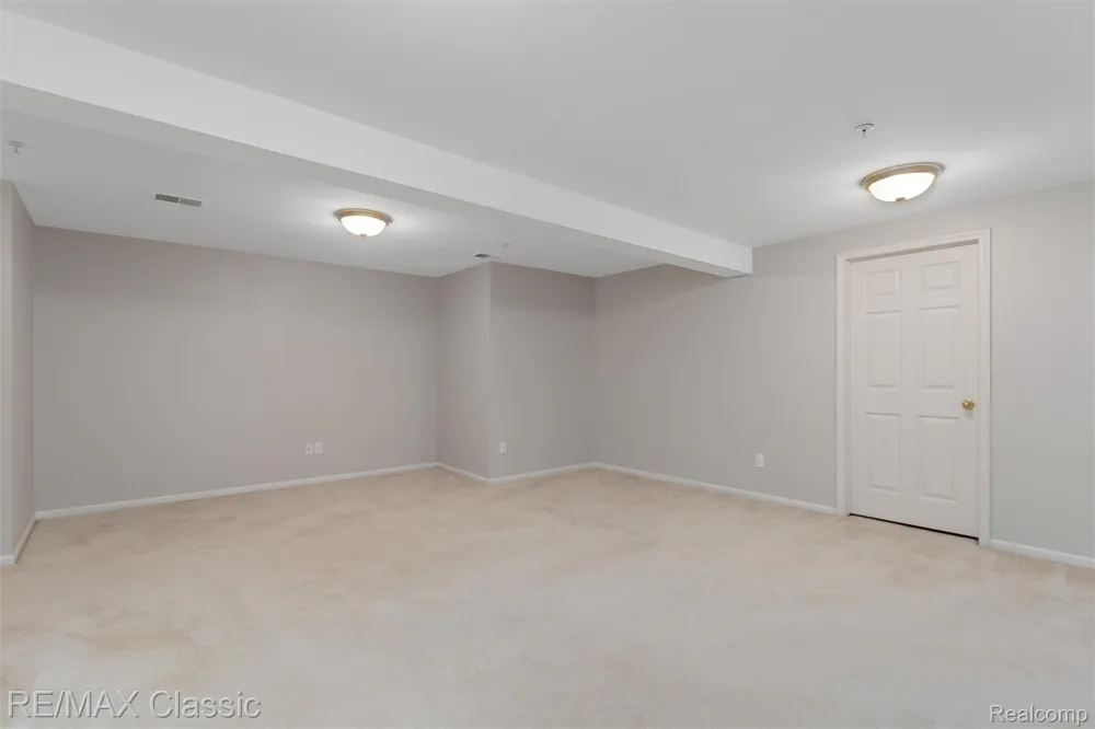 6104 Jasmine Drive Commerce Charter Township, MI 48390
