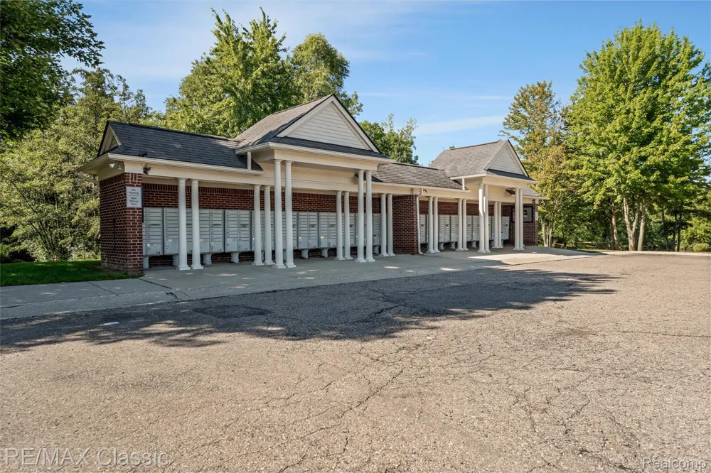 6104 Jasmine Drive Commerce Charter Township, MI 48390