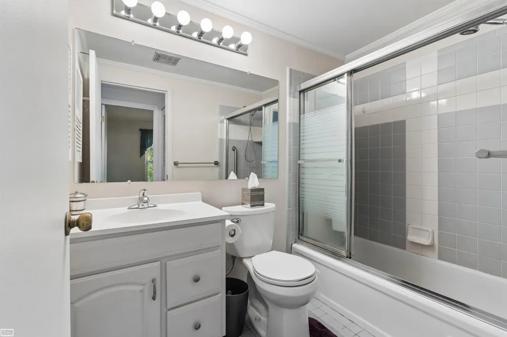 38665 Bayside Ct Court Clinton Charter Township, MI 48038